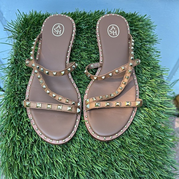 Ash gold studded tan flat sandals with leather soles - Picture 10 of 10